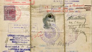 Armenischer Reisepass aus den 1920er Jahren mit Stempeln und handschriftlichen Vermerken, ausgestellt in Bukarest für eine Geflüchtete