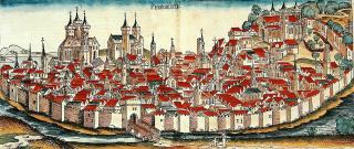 Ansicht der Stadt Erfurt mit Stadtmauer, zahlreichen roten Dächern und mehreren Kirchen, darunter eine große Kathedrale, aus der Weltchronik des Hartmann Schedel von 1493