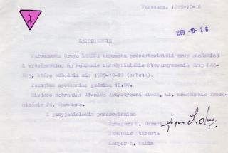 Schwarz-weiße Einladung zum Gründungstreffen der Vereinigung der Lambda-Gruppen, getipptes polnisches Telegramm, handschriftliche Unterschriften, oben links rosa Dreieck mit Lambda-Symbol.