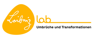 Gelb-orange abgerundete Dreiecksform mit weißer, handschriftlicher Schrift 'Leibniz' und daneben gelb-orange Schriftzug 'lab' sowie in schwarz darunter: "Umbrüche und Transformation".