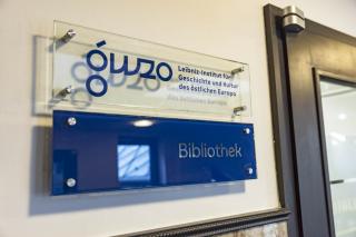 Der Eingang der GWZO-Bibliothek 