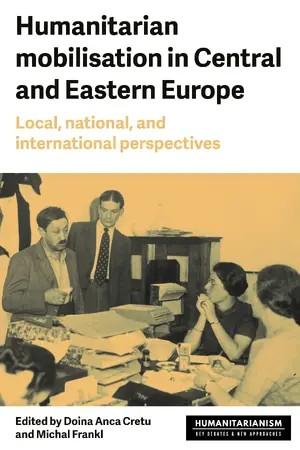 Obálka knihy „Humanitarian mobilisation in Central and Eastern Europe: Local, national, and international perspectives“. Nahoře název knihy, dole černobílá historická fotografie lidí sedících u stolu s dokumenty, symbolizující humanitární práci. Editoři Doina Anca Crețu a Michal Frankl. Logo edice Humanitarianism.