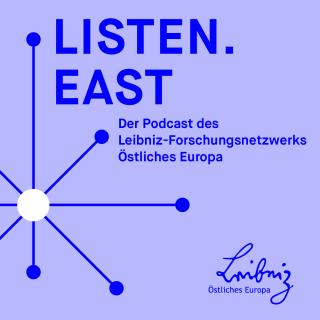Grafik mit gelbem Hintergrund, schwarzem Liniennetz mit Punkten und Text 'LISTEN. EAST Der Podcast des Leibniz-Forschungsnetzwerks Östliches Europa' sowie handschriftlichem Schriftzug 'Leibniz Östliches Europa'.