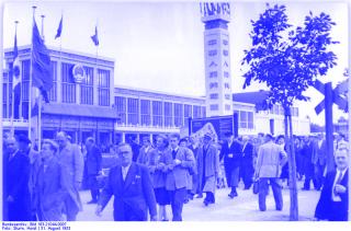 Plattform des Technologietransfers: Pavillon der VR China auf der Leipziger Herbstmesse, 1953; © Horst Sturm Abgerufen von: https://commons.wikimedia.org/wiki/File:Bundesarchiv_Bild_183-21044-0007,_Leipzig,_Herbstmesse,_Chinesischer_Pavillon.jpg