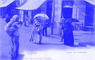 Cadîne din Constanța [Odalisken in Constanța]. Constanța: Editura T. G. Dabo, um 1900. In: București, Muzeul Național de Istorie a României, Inventar-Nr. 1528-1.