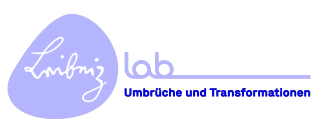 Gelb-orange abgerundete Dreiecksform mit weißer, handschriftlicher Schrift 'Leibniz' und daneben gelb-orange Schriftzug 'lab' sowie in schwarz darunter: "Umbrüche und Transformation".