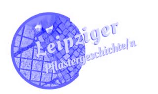 Füße mit weißen Sandalen auf gepflastertem Boden neben dem Schriftzug 'Leipziger Pflastergeschichte/n' in gelber Schrift.