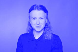 Portrait einer Frau in schwarz weiß