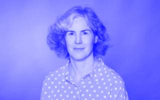 Portrait einer Frau in schwarz weiß